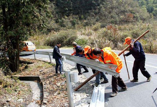 高速公路波形護(hù)欄